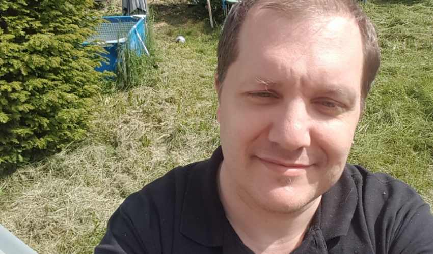 Armin Fischer - Foto im Garten. Hauptstr. 70 96117 Memmelsdorf . Armin Fischer . Computerservice.arminfischer.com office@arminfischer.com +4917621008967 . Was will ich bewirken?
